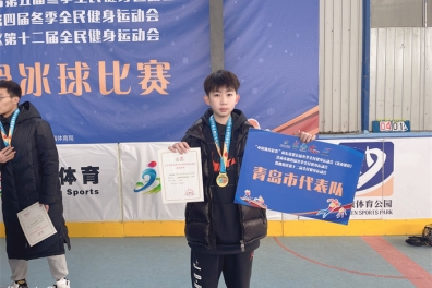 Xuzerui won the first prize of the youth group of roller skating ice hockey in Shandong winter National Games